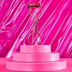 Essence 01 All The Way Up Lash Curler