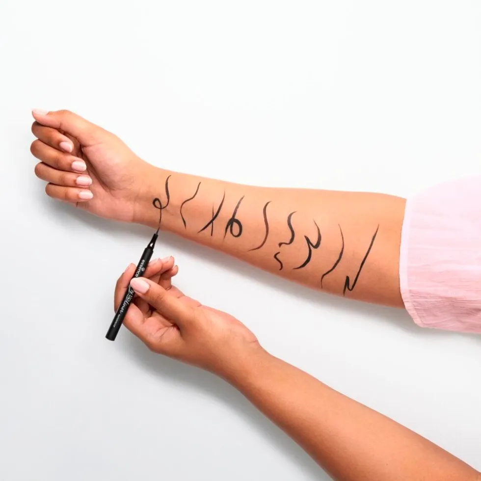 Essence Tiny Tip 01 Deep Black Waterproof Eyeliner