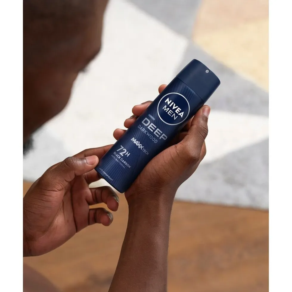 NIVEA Men Deep Black Carbon Dark Wood Antitranspirant Spray